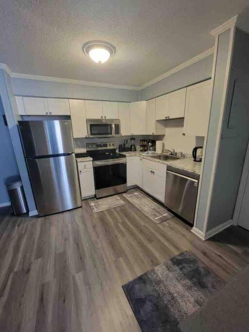 2022 Renovated 2-Bdrm Cozy, Lovely Condo W/Parking! Hilton Head Island Exterior foto