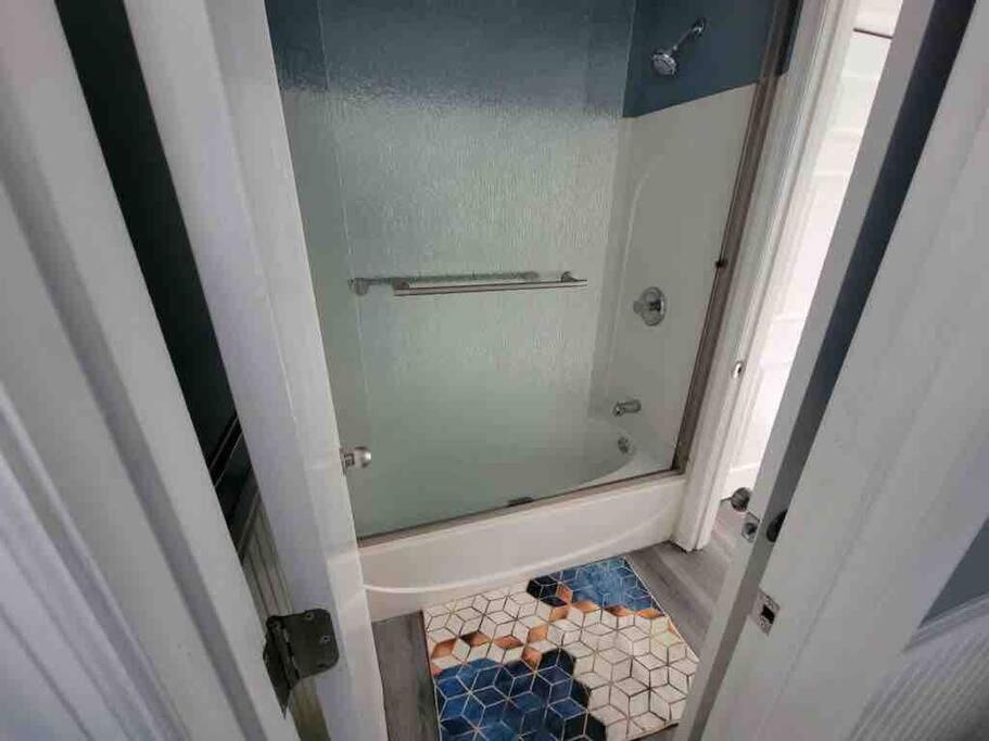 2022 Renovated 2-Bdrm Cozy, Lovely Condo W/Parking! Hilton Head Island Exterior foto